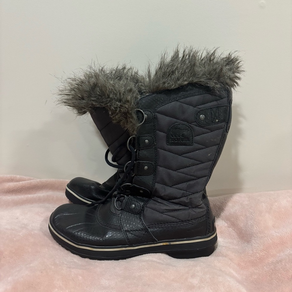 Sorel Black and Gray Winter Boots with Faux Fur Trim